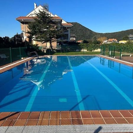 Playa De Berria -Apartamento Con Piscina Y Vistas Al Mar Santoña 外观 照片