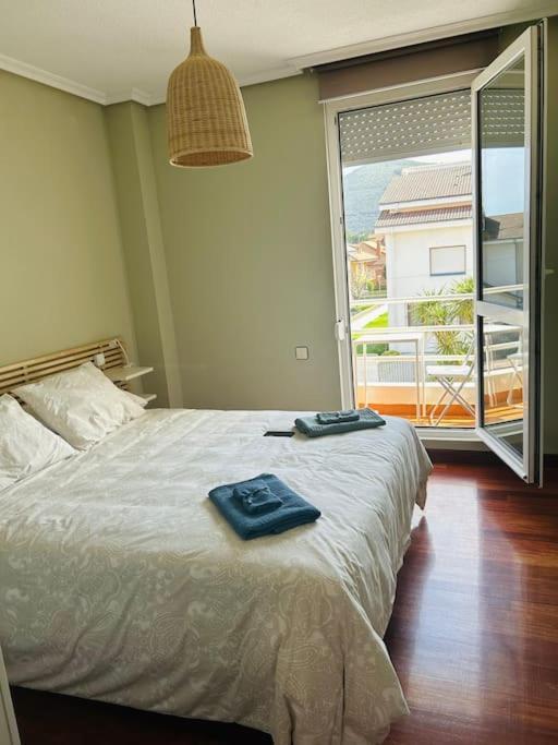 Playa De Berria -Apartamento Con Piscina Y Vistas Al Mar Santoña 外观 照片