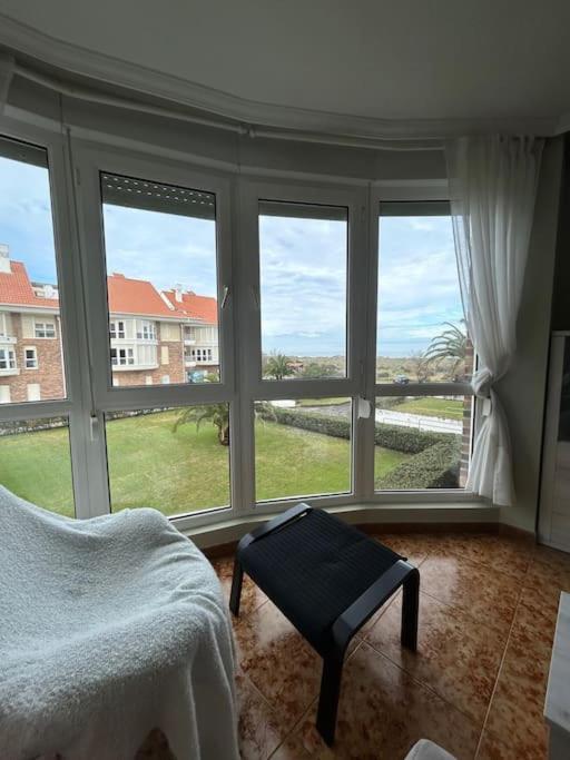 Playa De Berria -Apartamento Con Piscina Y Vistas Al Mar Santoña 外观 照片