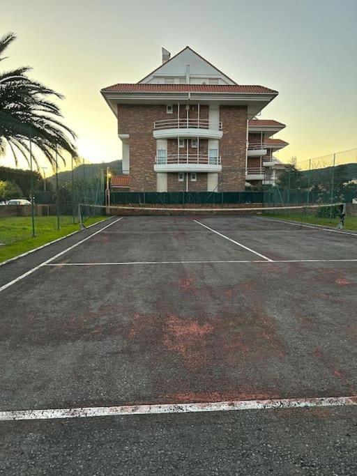 Playa De Berria -Apartamento Con Piscina Y Vistas Al Mar Santoña 外观 照片