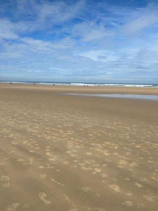 Playa De Berria -Apartamento Con Piscina Y Vistas Al Mar Santoña 外观 照片