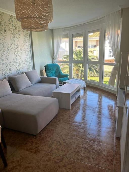 Playa De Berria -Apartamento Con Piscina Y Vistas Al Mar Santoña 外观 照片